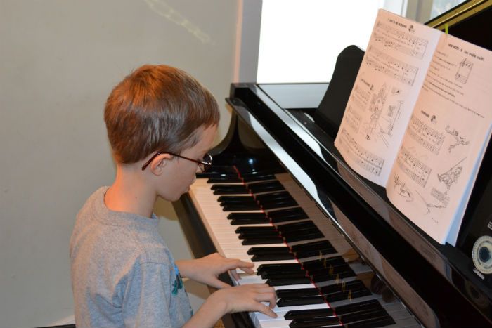 learn music piano coordination