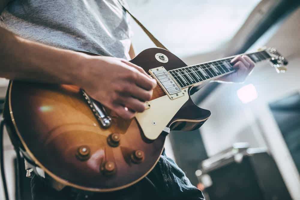 15 Websites To Learn Electric Guitar Lessons Online (Free And Paid) - CMUSE