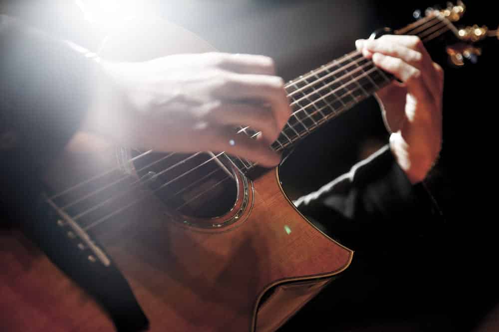 15 Websites To Learn Fingerstyle Guitar Lessons Online Free And Paid 