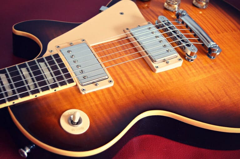 Les Paul vs PRS Singlecut: Which Guitar Should You Get? - CMUSE