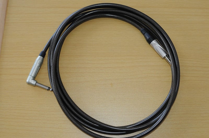 Amphenol cable 