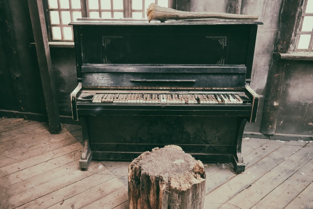 Broken piano dusty dirty old missing keys